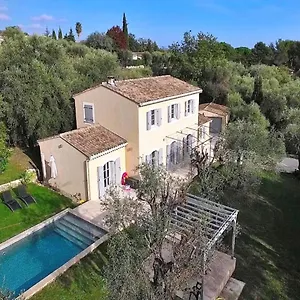  Maison d'hôtes La Bastide Aux Oliviers